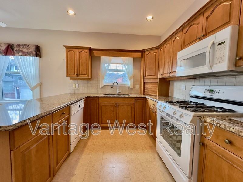 419 Providence Ave - Photo 2 of 48