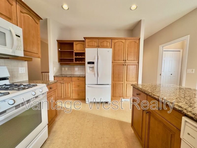 419 Providence Ave - Photo 3 of 48