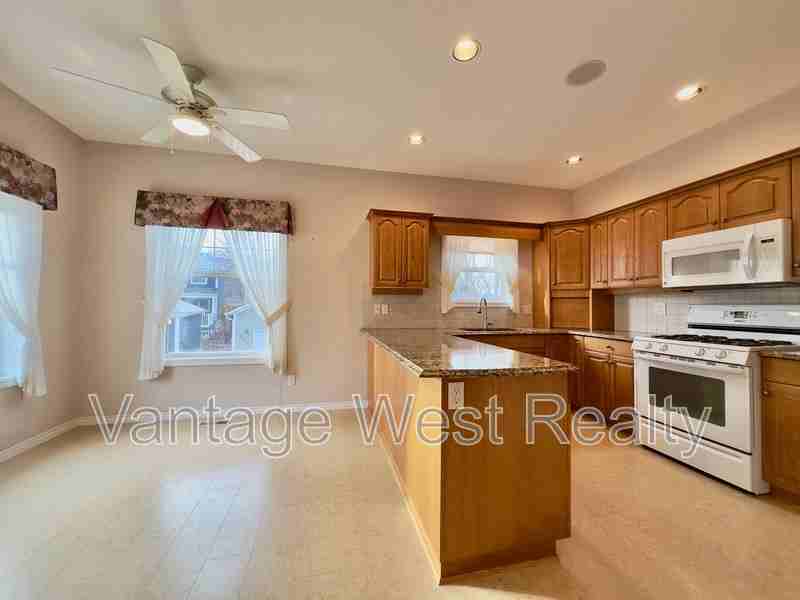 419 Providence Ave - Photo 7 of 48