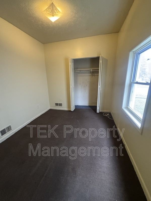 1010 Clifford Ave #1 - Photo 4 of 7