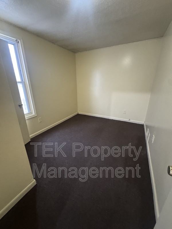 1010 Clifford Ave #1 - Photo 6 of 7