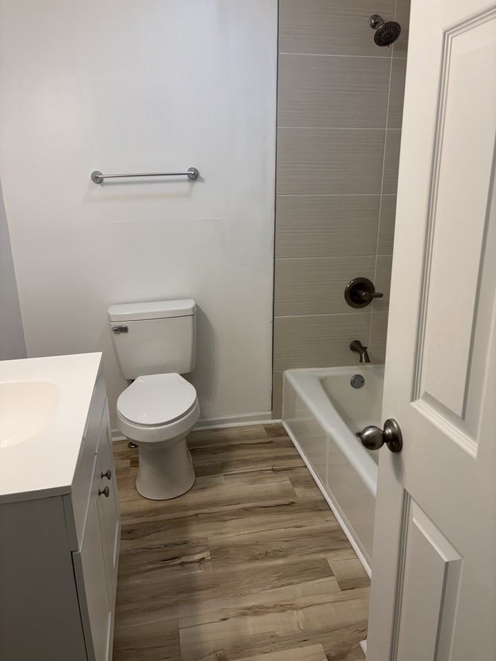 25 Holiday Dr #05 - Photo 3 of 10