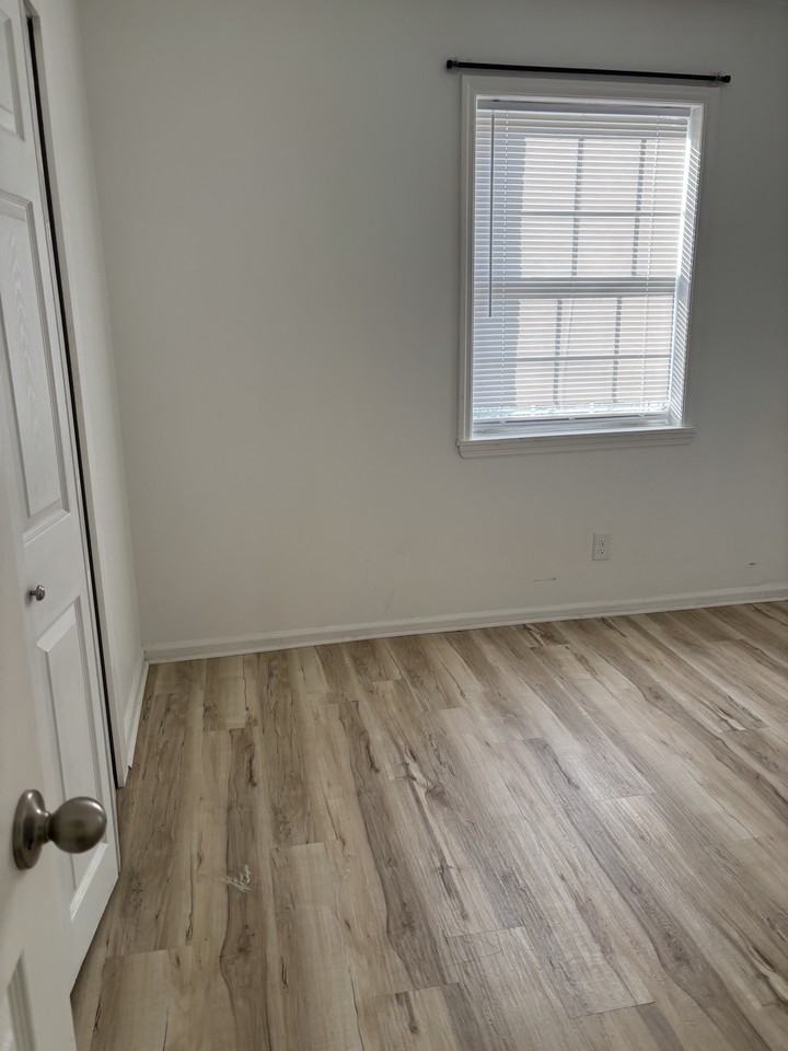 25 Holiday Dr #05 - Photo 5 of 10