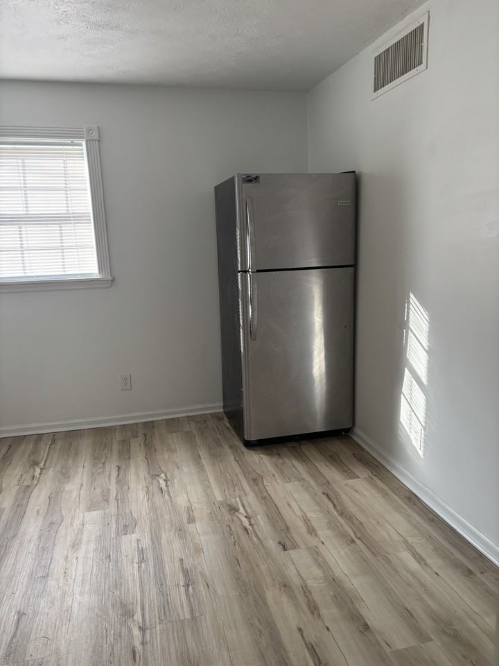 25 Holiday Dr #05 - Photo 6 of 10