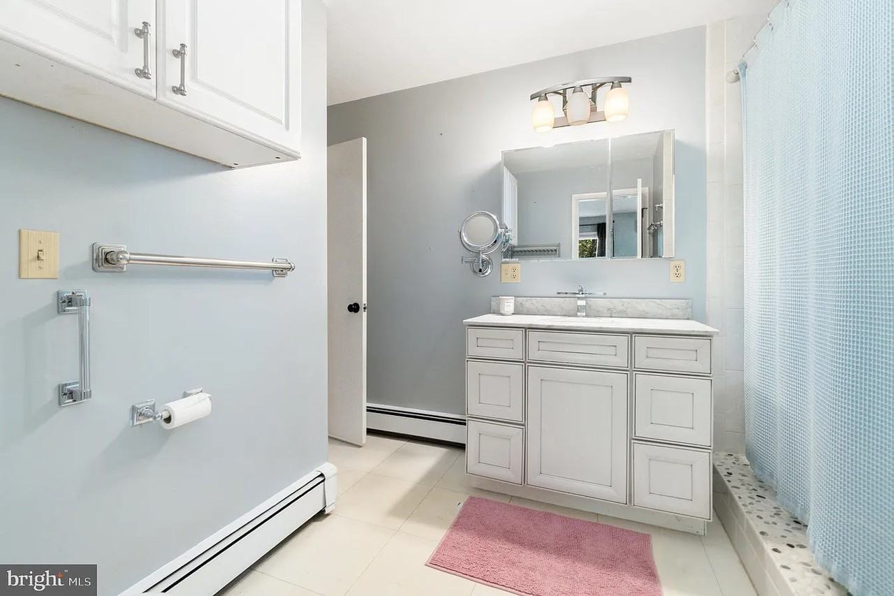 425 Criswell Dr - Photo 2 of 7