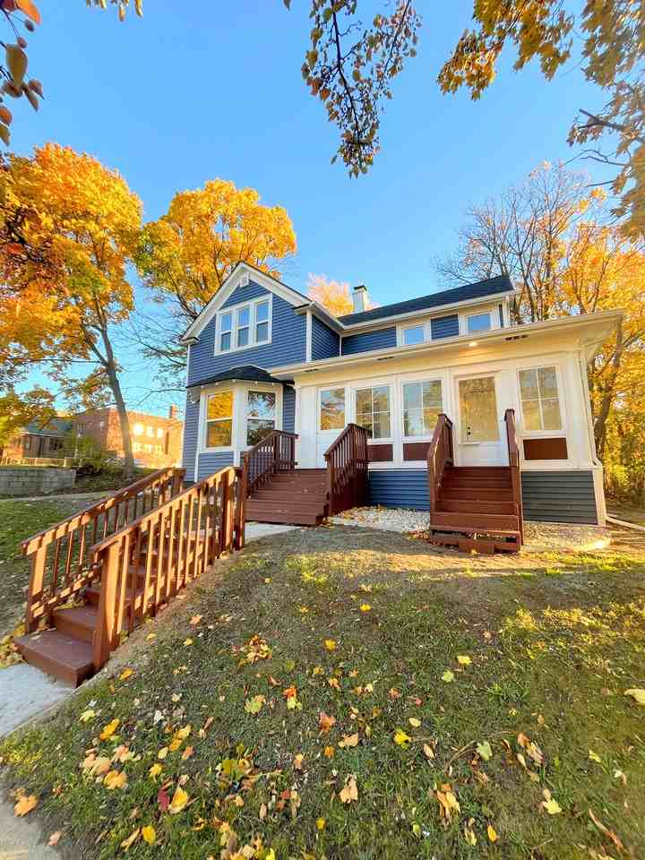 452 N Park St Ne #2 - Photo 4 of 12