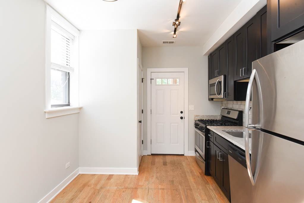 2205 W Eastwood Ave #1W - Photo 3 of 21