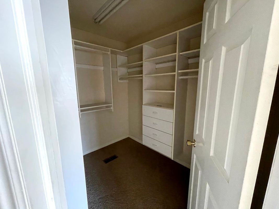 372 Paulette Way - Photo 2 of 14