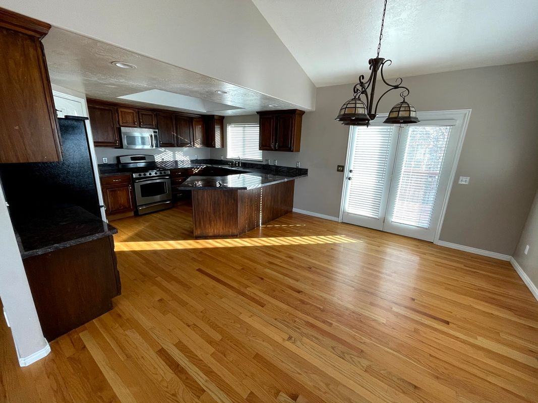 372 Paulette Way - Photo 4 of 14