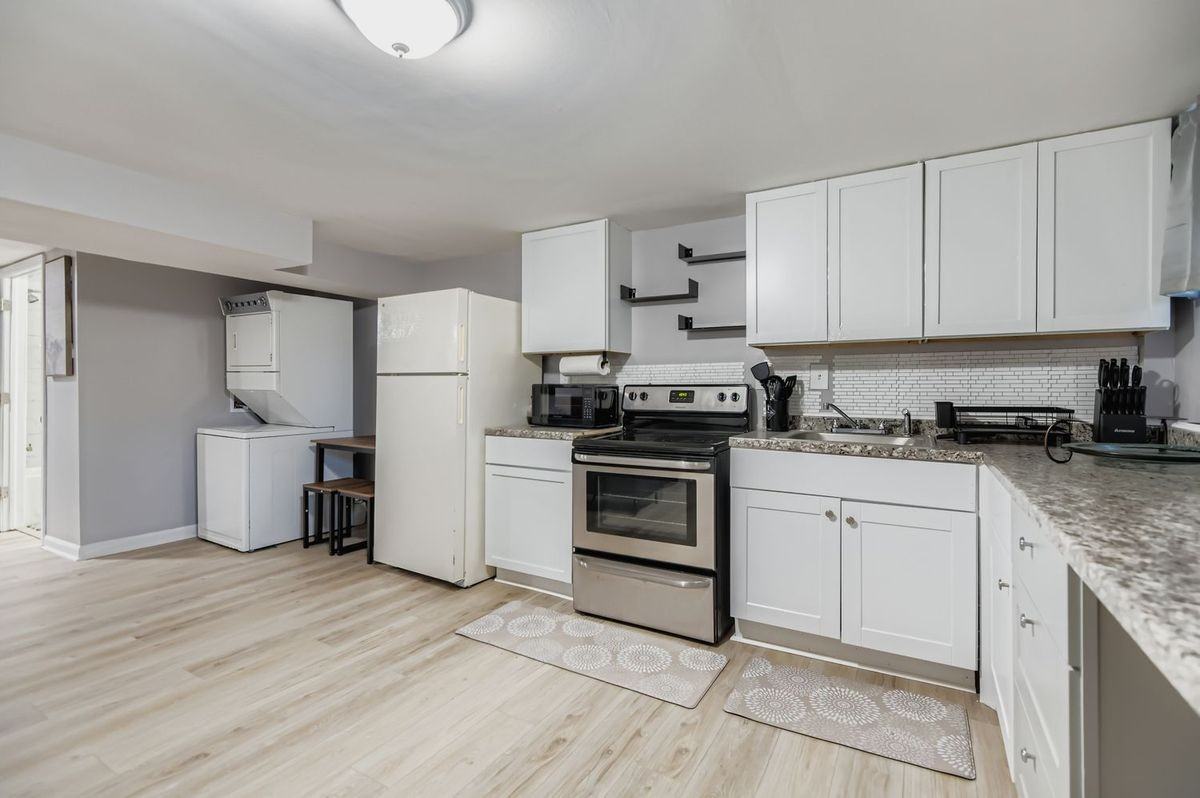 1405 N Decker Ave - Photo 3 of 9