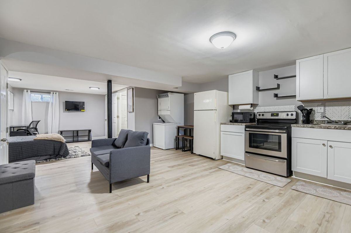 1405 N Decker Ave - Photo 5 of 9