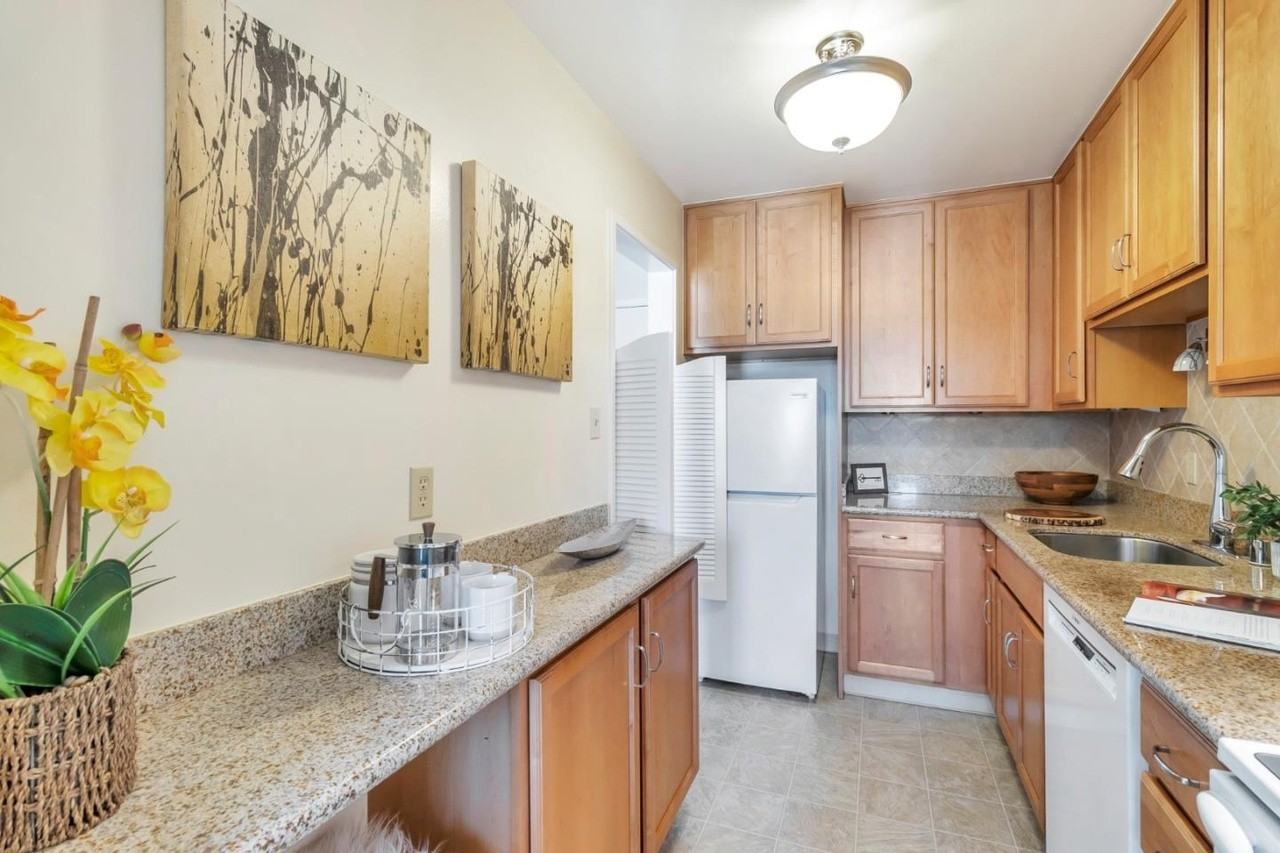 802 N Delaware St - Photo 2 of 11