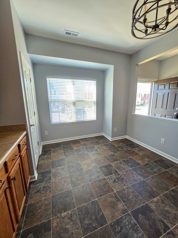 2806 Gross Ave - Photo 5 of 30