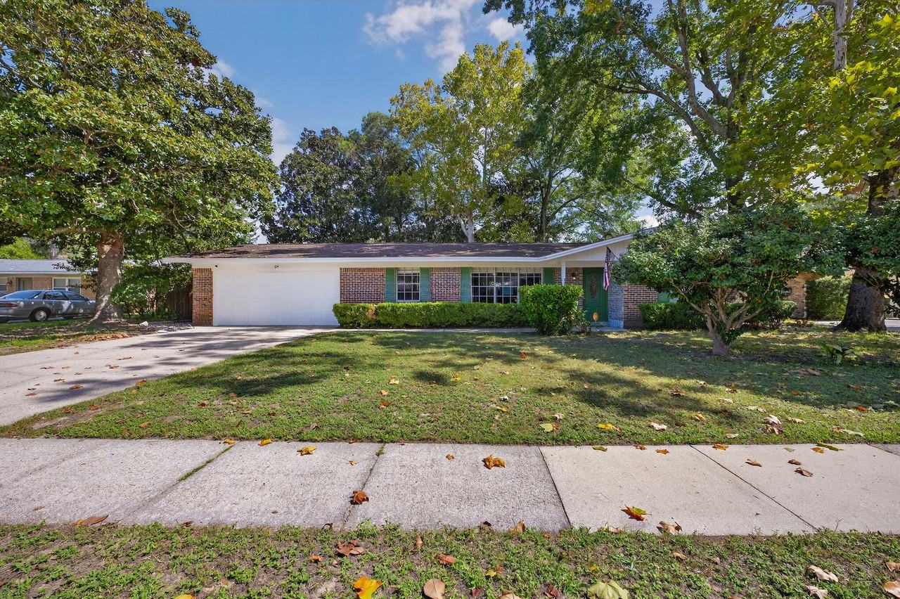 614 Merioneth Dr Ne - Photo 2 of 50