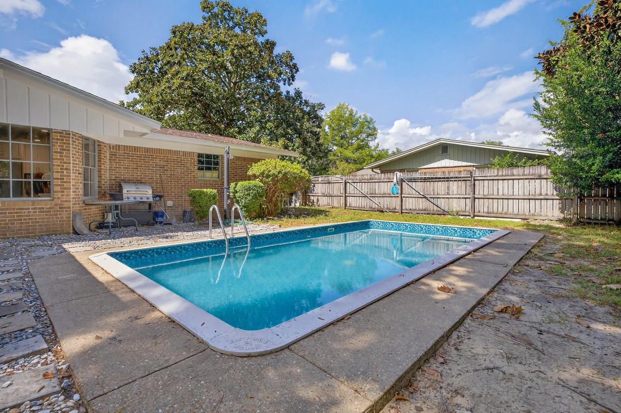 614 Merioneth Dr Ne - Photo 6 of 50