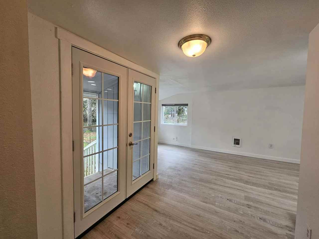 1409 W Railroad Ave #B - Photo 6 of 11