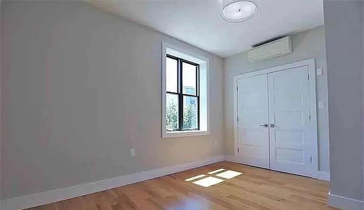 68 Somers St - Photo 3 of 3