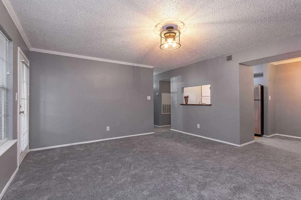 2501 W Zia Rd - Photo 2 of 9