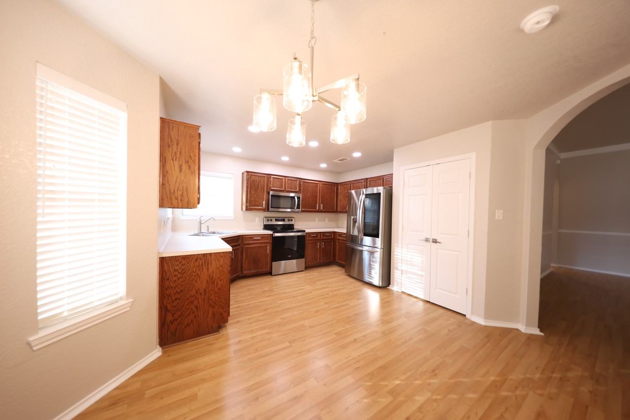 2906 Maria Dr - Photo 5 of 18