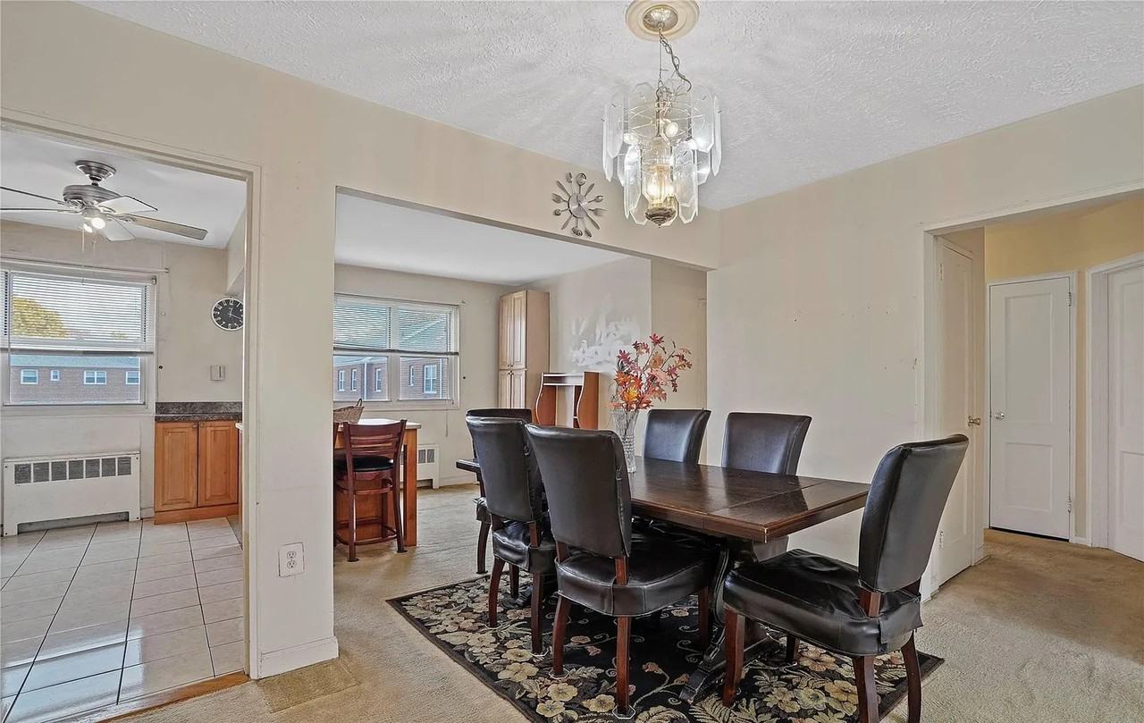 150 Tennis Pl - Photo 3 of 11