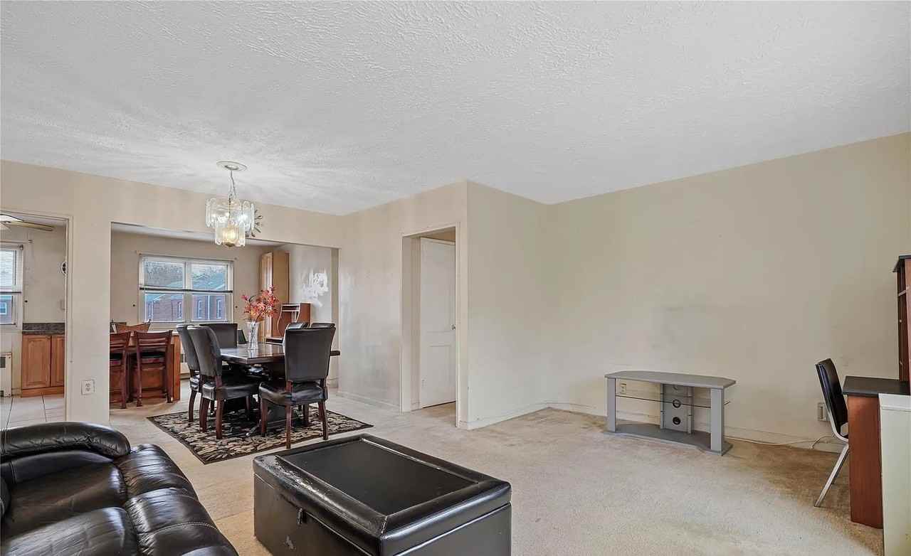 150 Tennis Pl - Photo 5 of 11