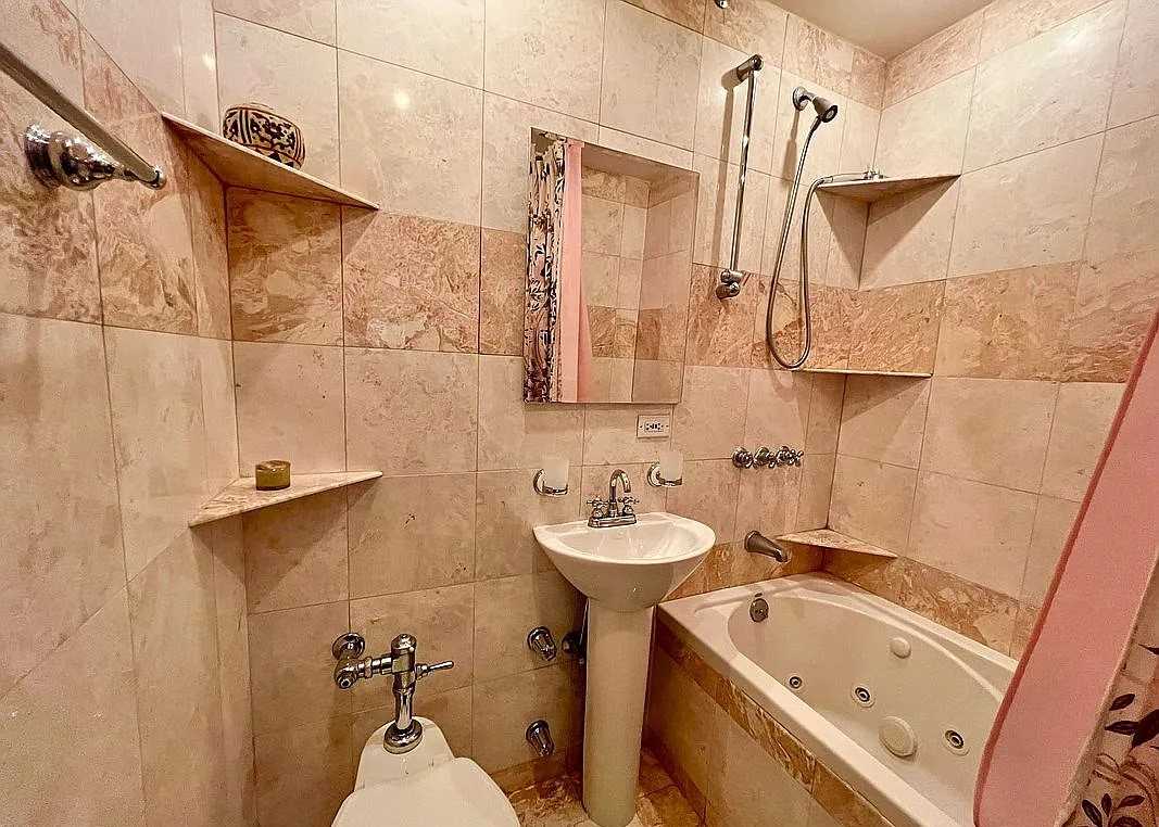 16 Metropolitan Oval - Photo 4 of 13