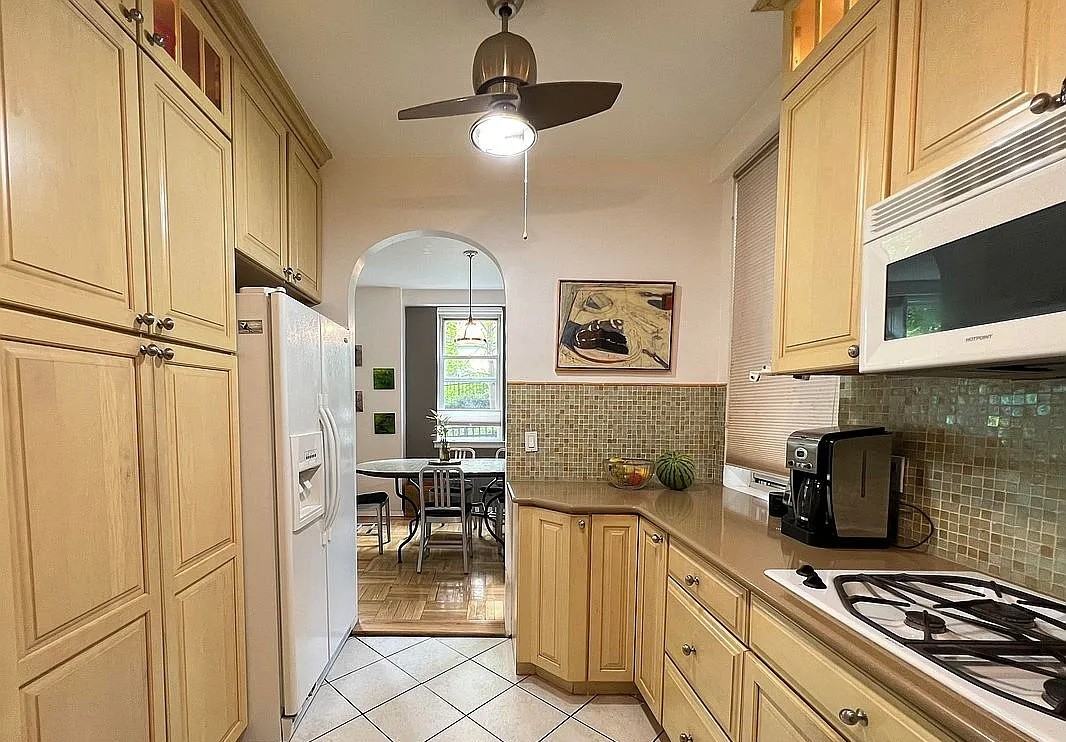 16 Metropolitan Oval - Photo 7 of 13