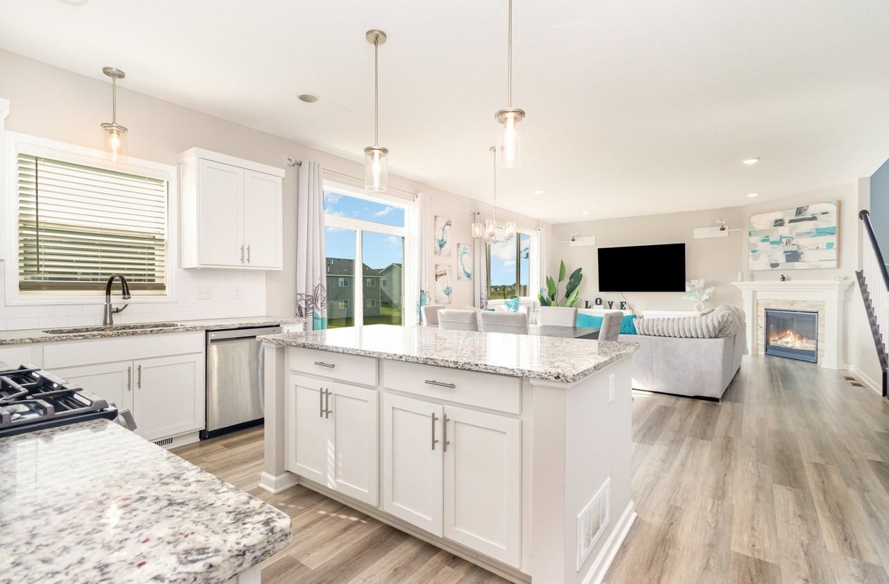 9911 32nd St Ne - Photo 3 of 10