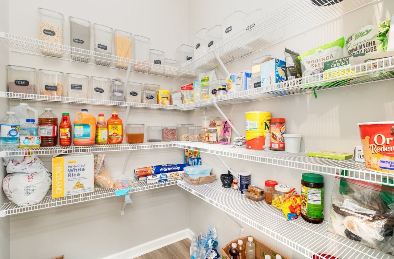 9911 32nd St Ne - Photo 4 of 10