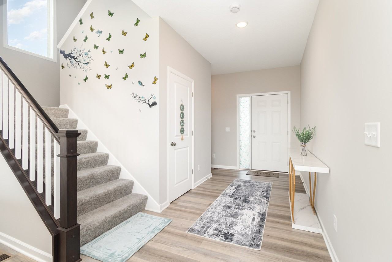 9911 32nd St Ne - Photo 6 of 10