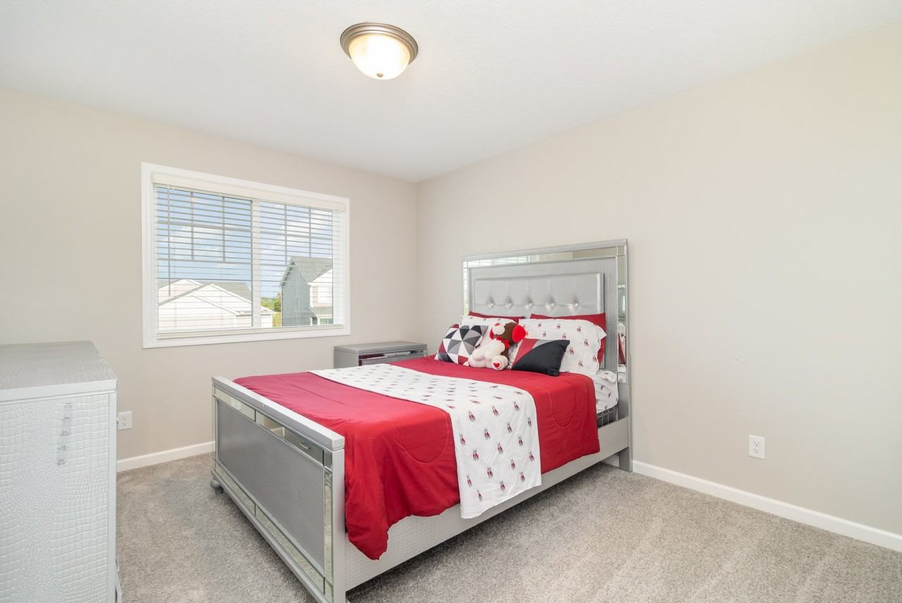 9911 32nd St Ne - Photo 7 of 10