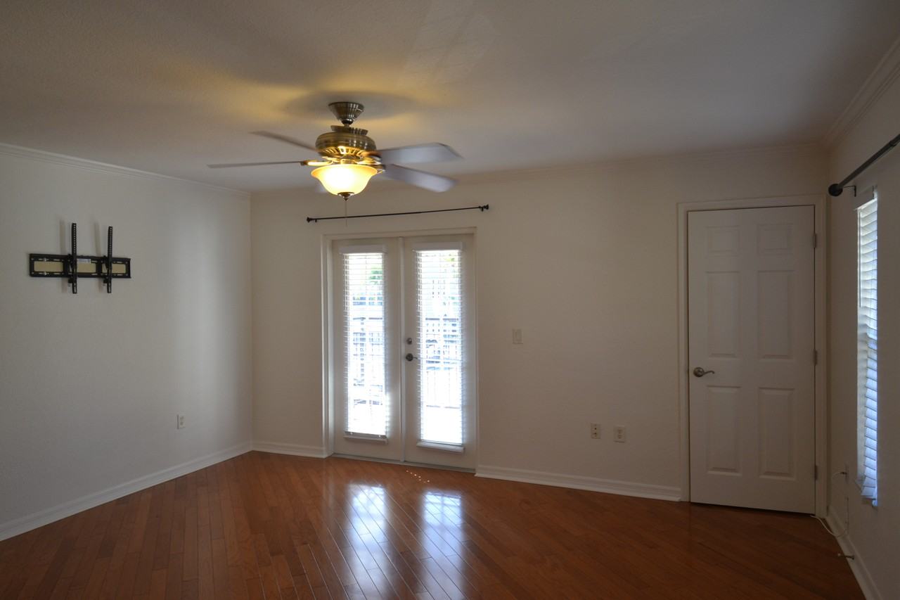 718 Lyndhurst St #922 - Photo 4 of 36