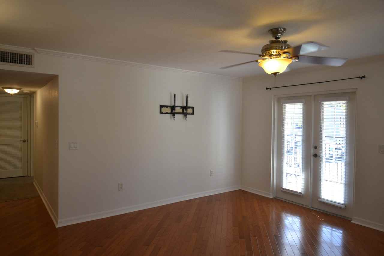 718 Lyndhurst St #922 - Photo 5 of 36