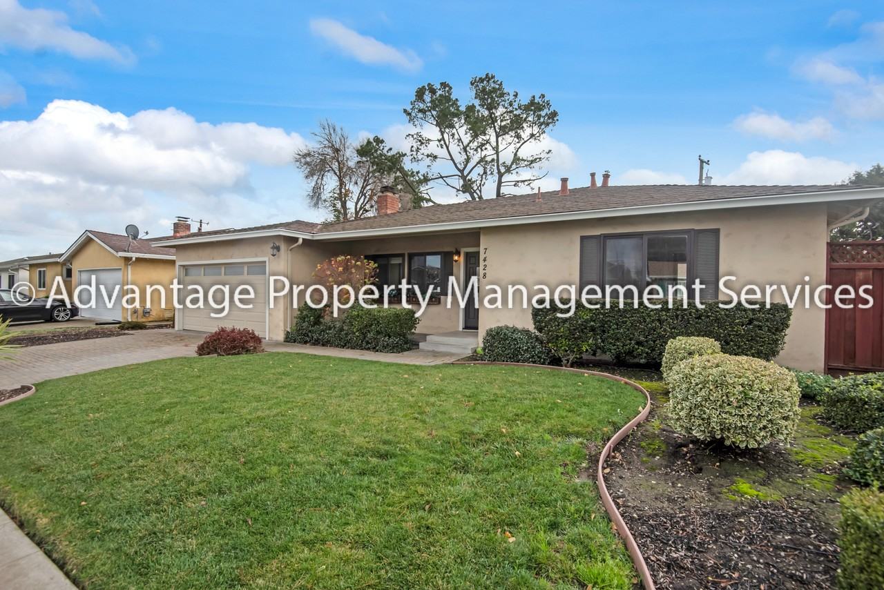 7428 Limerick Ave - Photo 3 of 16