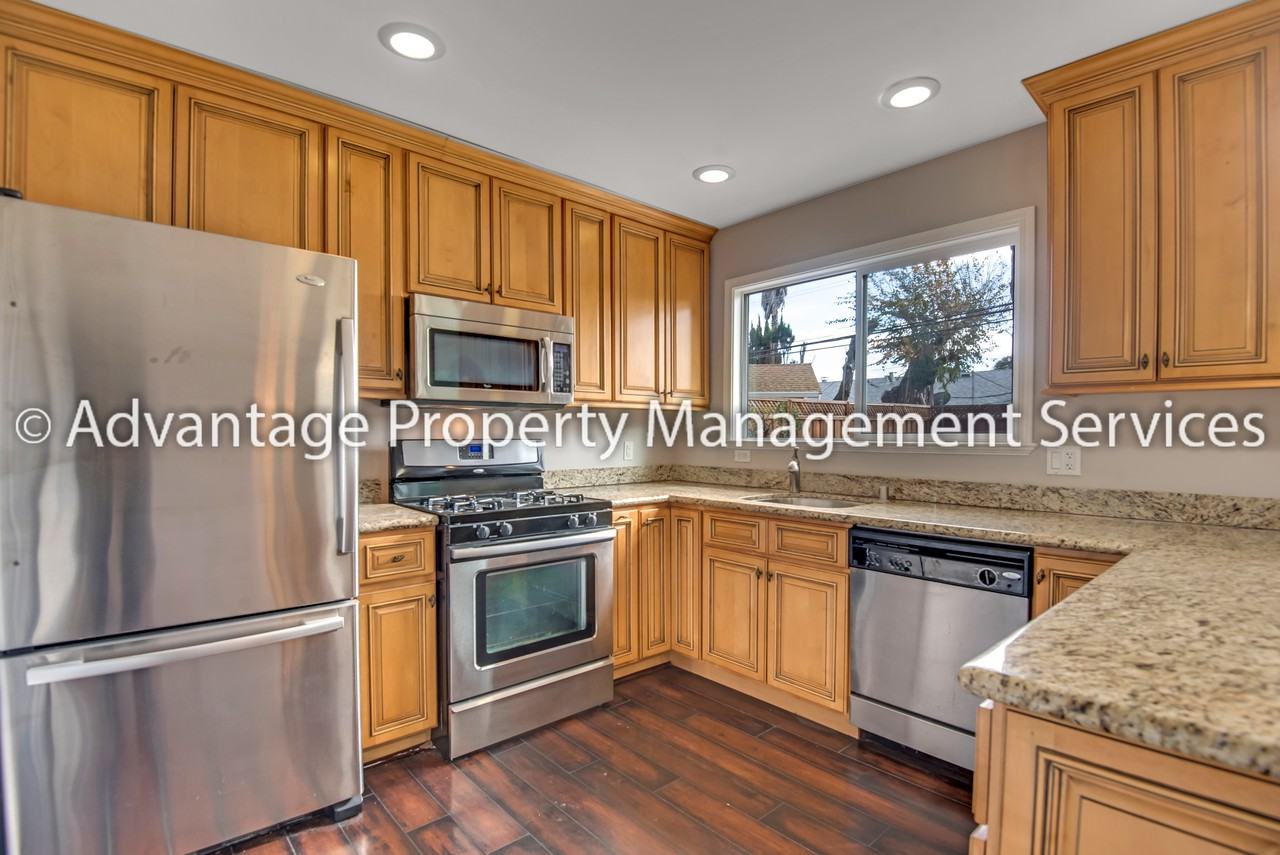 7428 Limerick Ave - Photo 6 of 16