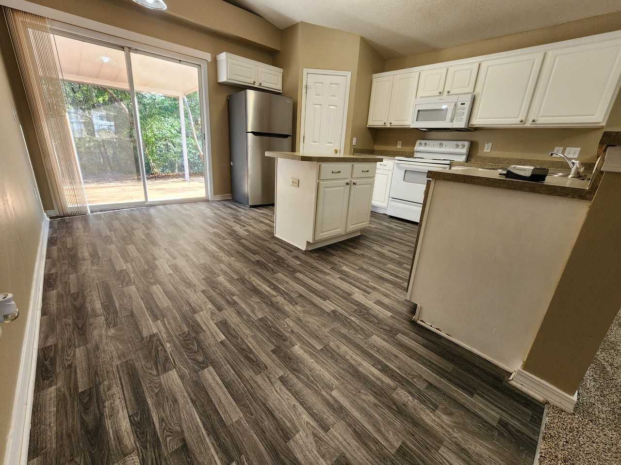 1589 Galvin Ave - Photo 5 of 25