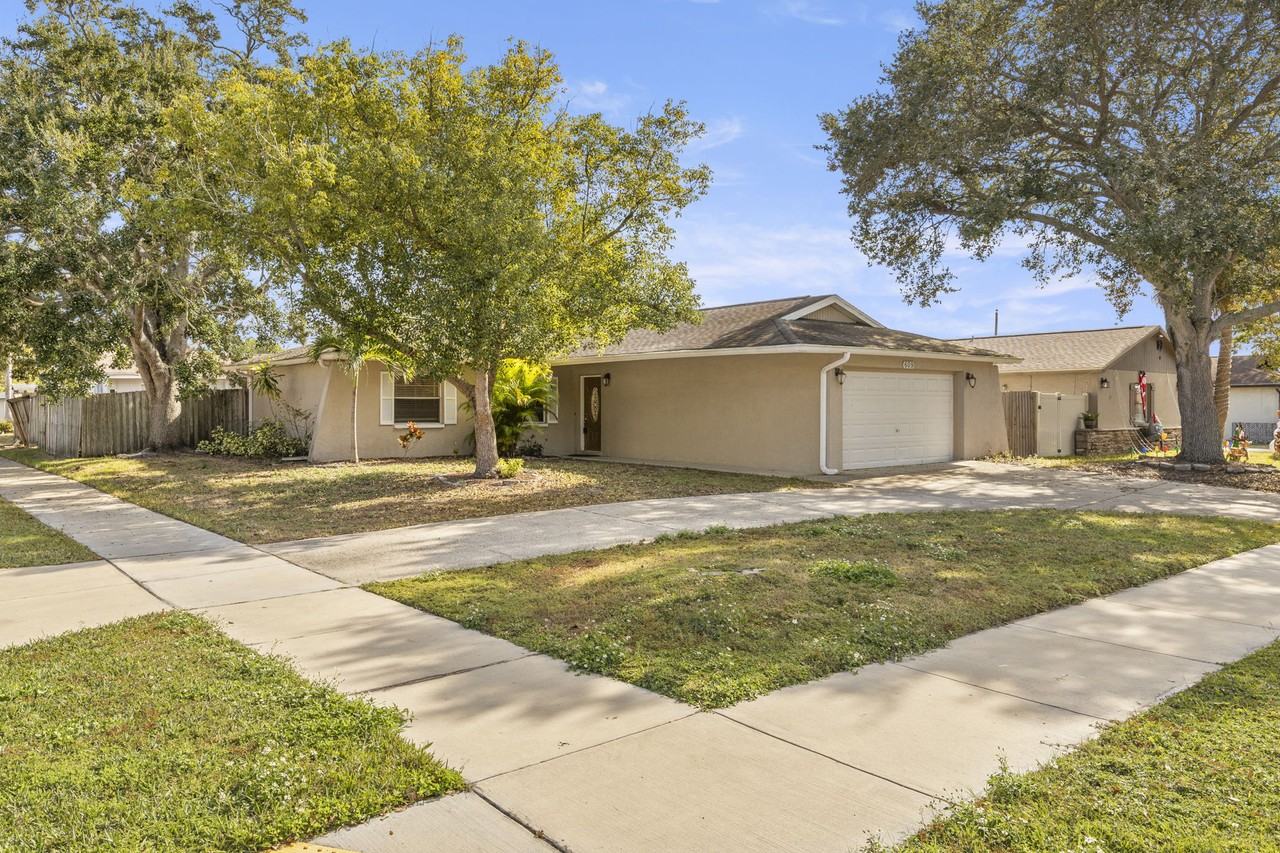 609 Limetree Dr - Photo 2 of 26