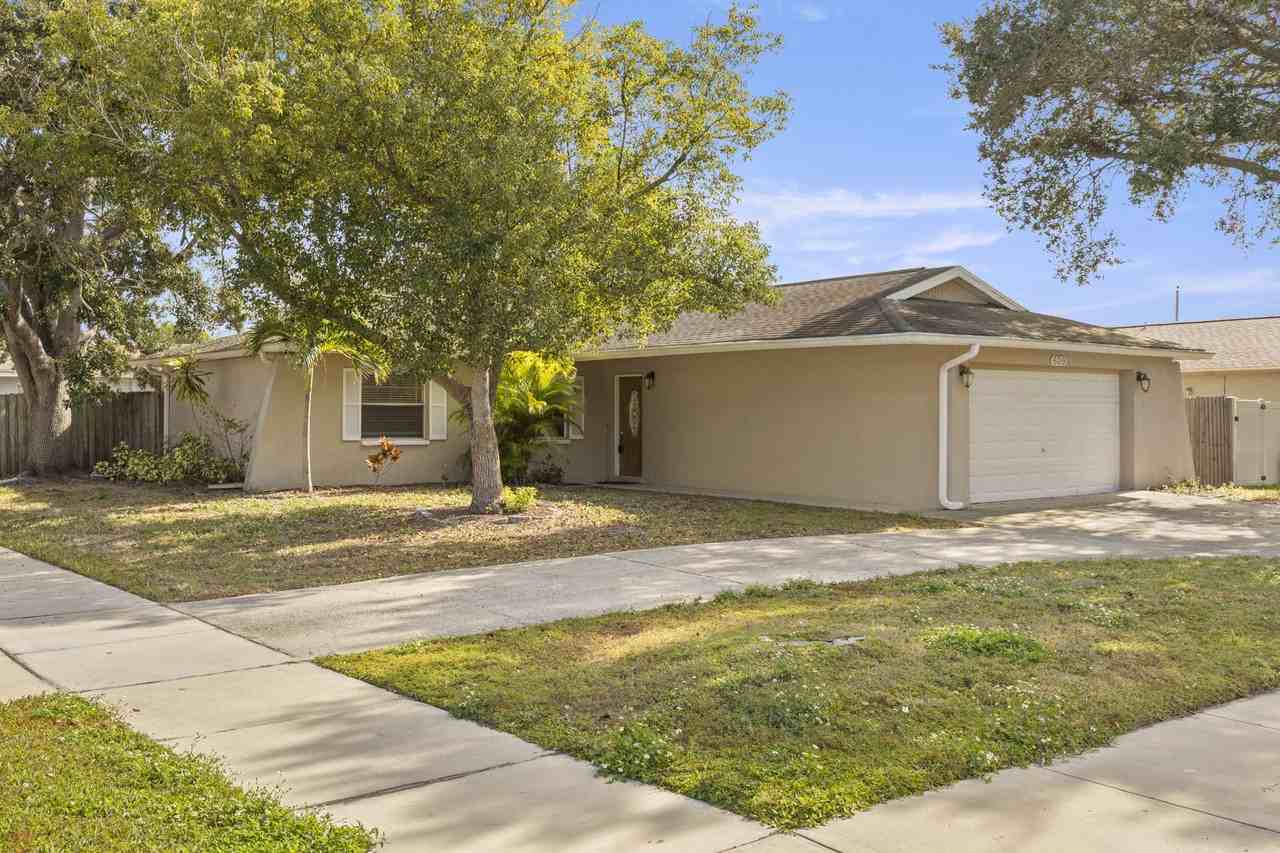 609 Limetree Dr - Photo 3 of 26