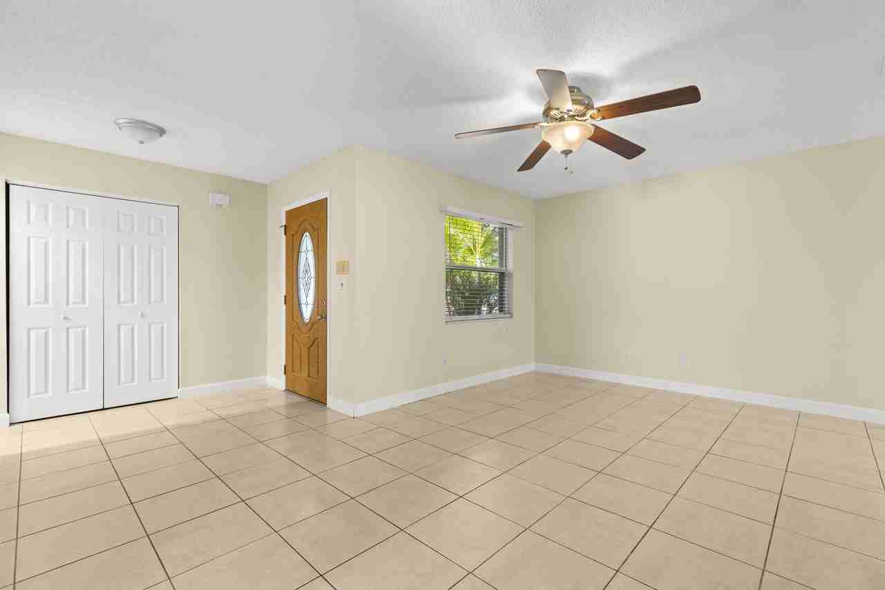 609 Limetree Dr - Photo 5 of 26