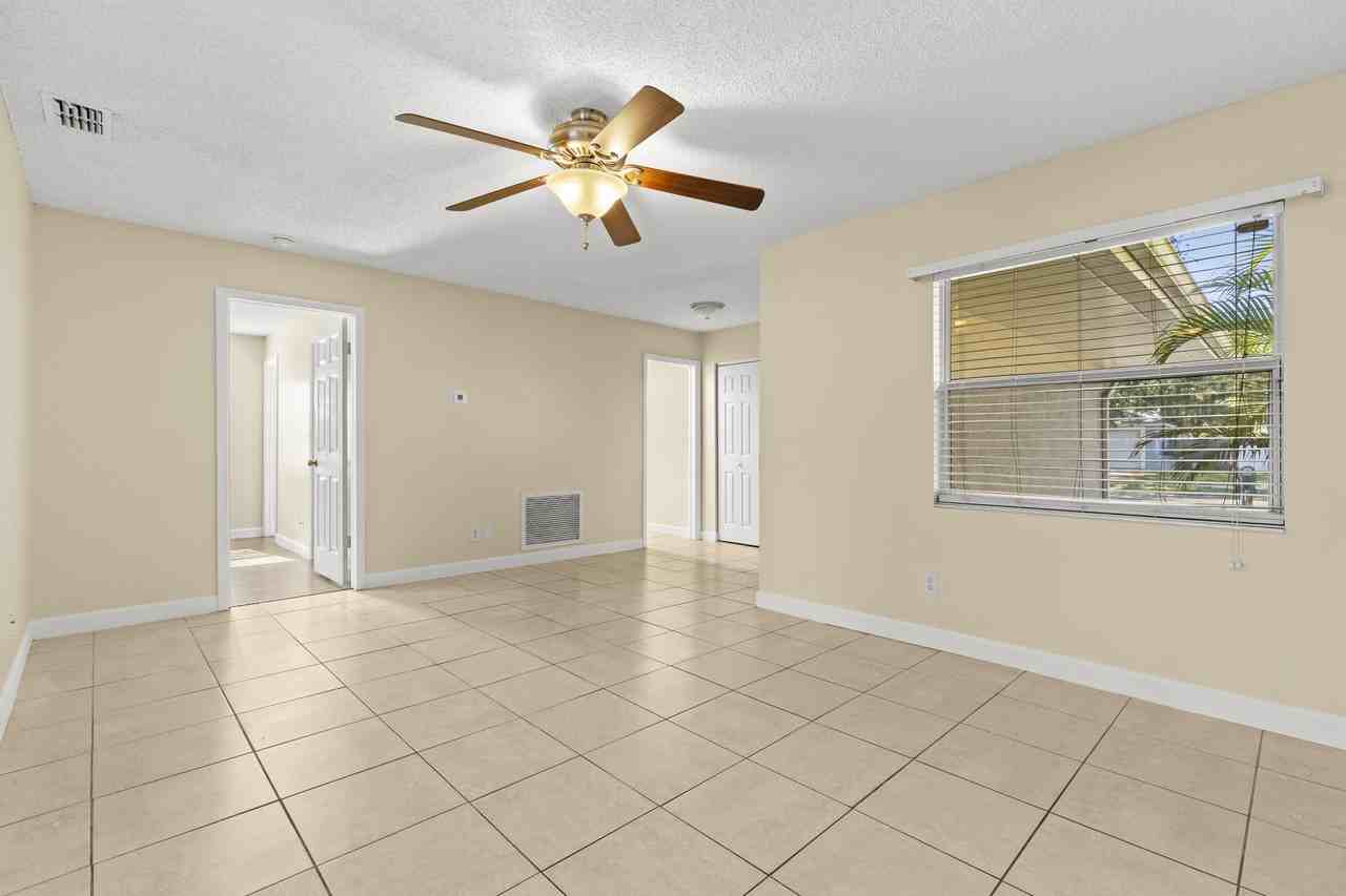 609 Limetree Dr - Photo 7 of 26