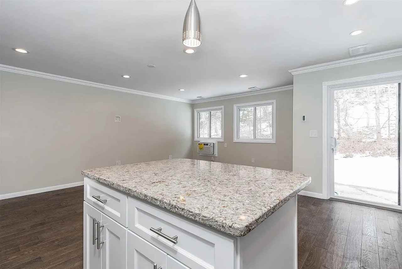 37 Scarborough Ln #B - Photo 3 of 17