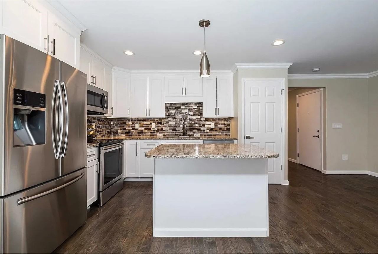 37 Scarborough Ln #B - Photo 4 of 17