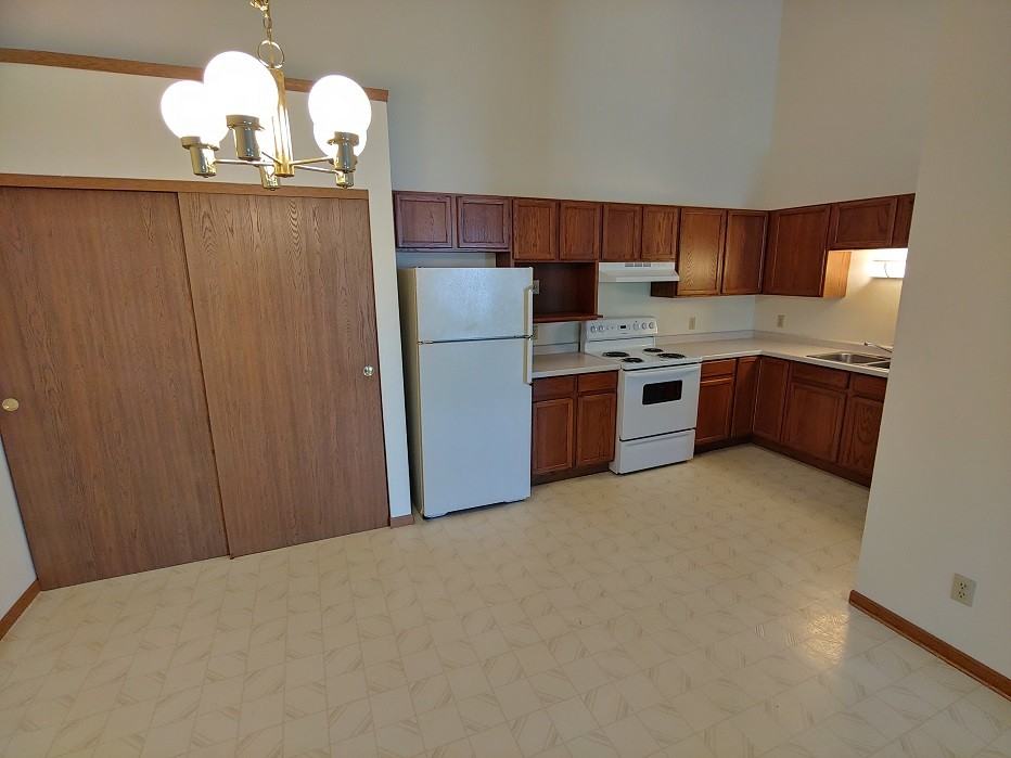 901-931 Owen St - Photo 2 of 10