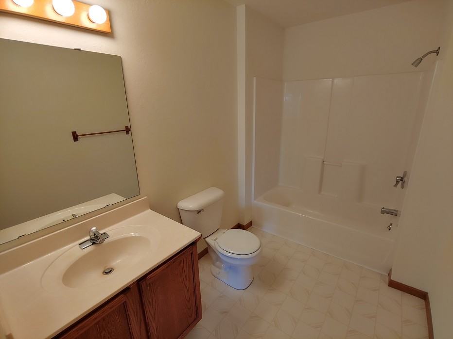 901-931 Owen St - Photo 6 of 10