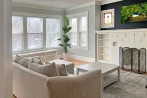 featured image of 7008 N Rockwell St #3