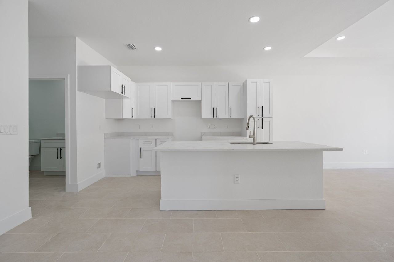 5247 26th St Sw #NA - Photo 5 of 18