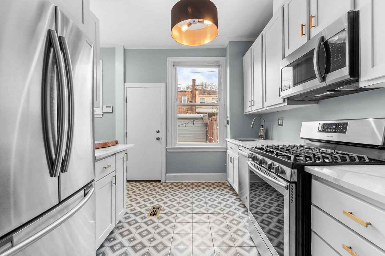 1336 K St Se - Photo 7 of 27