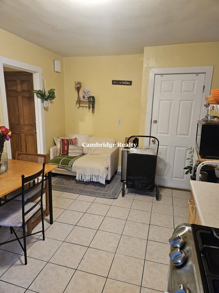 12 Brock St #4T - Photo 2 of 6