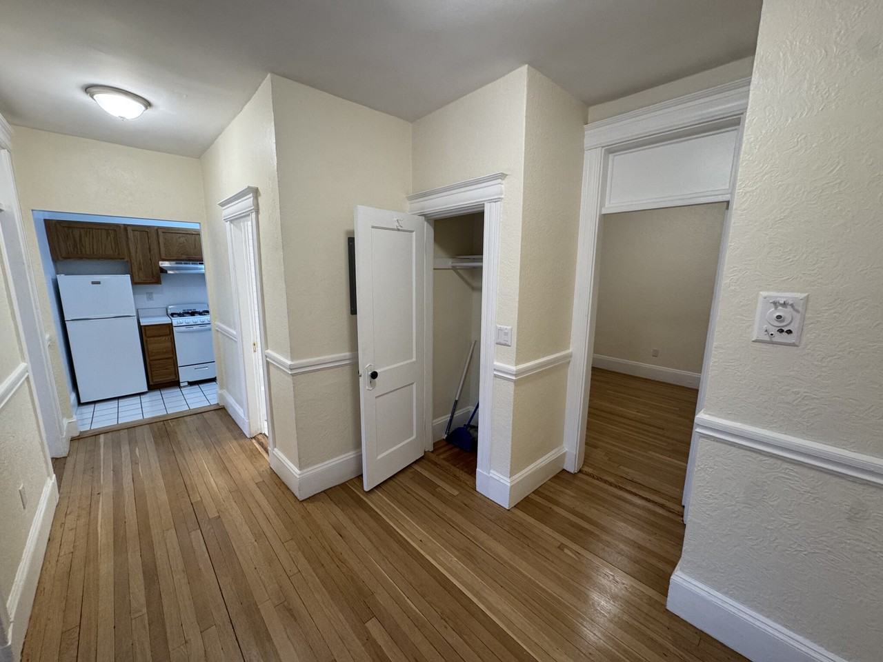 1127 Commonwealth Ave #10 - Photo 7 of 26