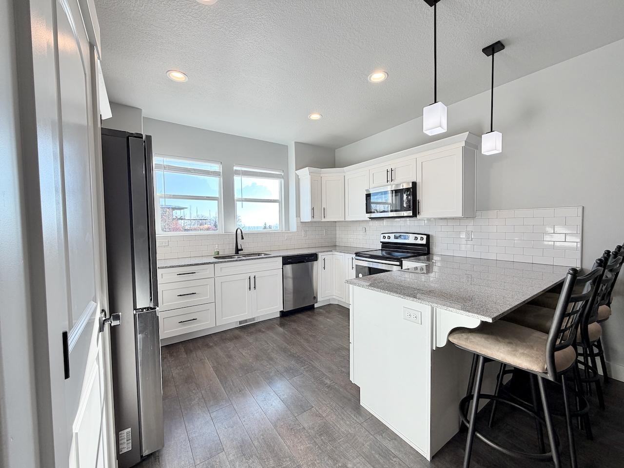 347 W 410 N - Photo 2 of 20